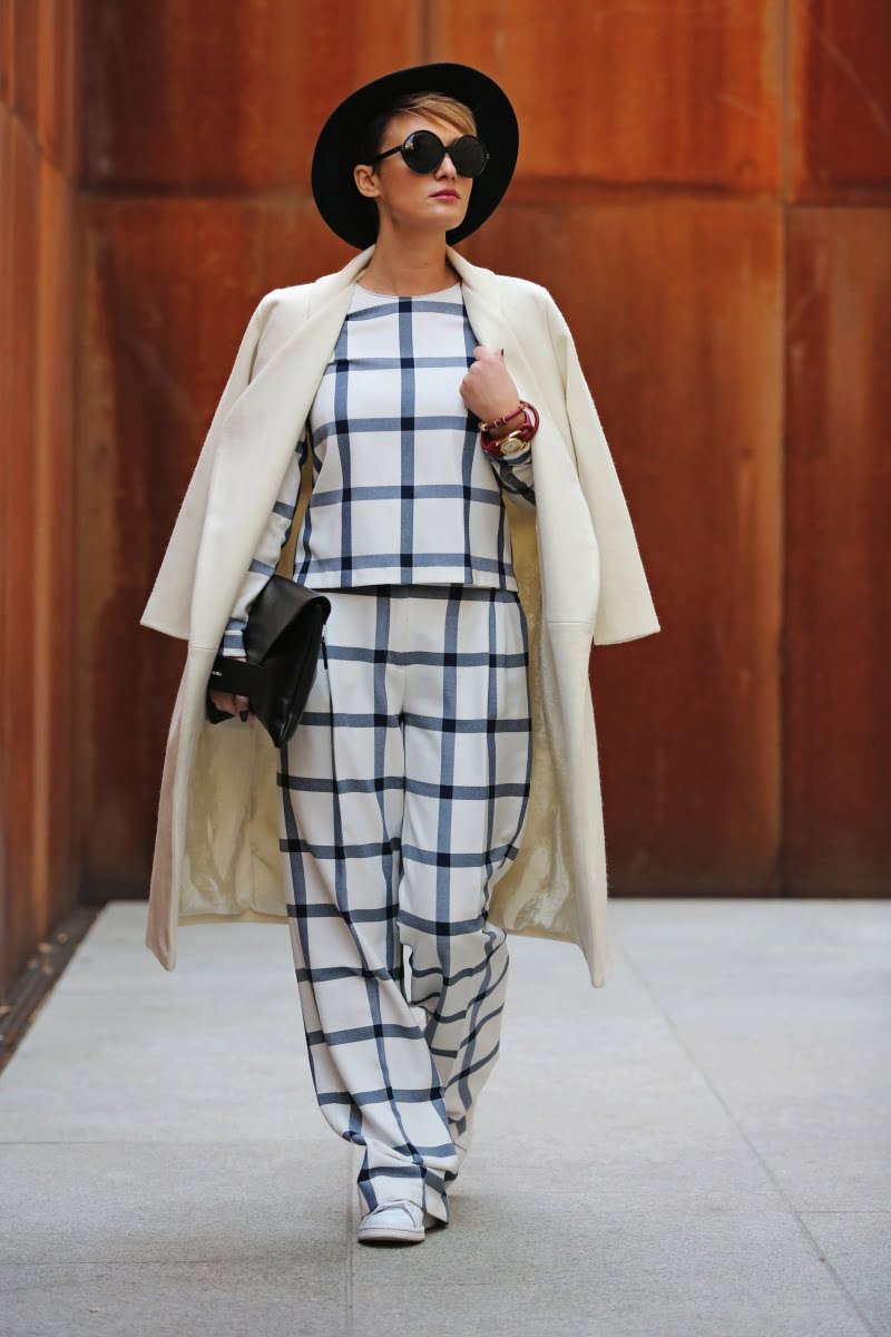 @UrbanPost by CarmenNegoita - Palton Windsor White (8)